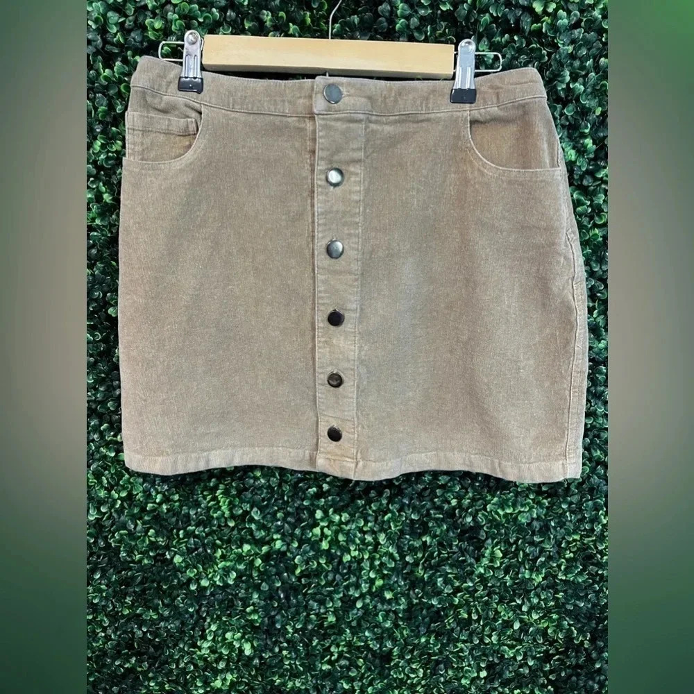 Boutique Mini Skirt - Large - Picture 1 of 7